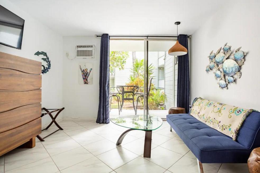 Downtown Hawaiian Theme Condo With Hot Tub, Pool & Beach - Kona Islander Inn Kailua-Kona Exterior foto